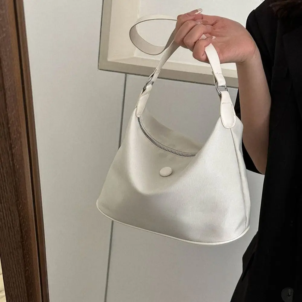 Nylon Shoulder Bag Portable Oxford Cloth Square Handbag Large Capacity All-match Tote Bag for Girls
Nylon Shoulder Bag Portable Oxford Cloth Square Handbag Large Capacity All-match Tote Bag for Girls