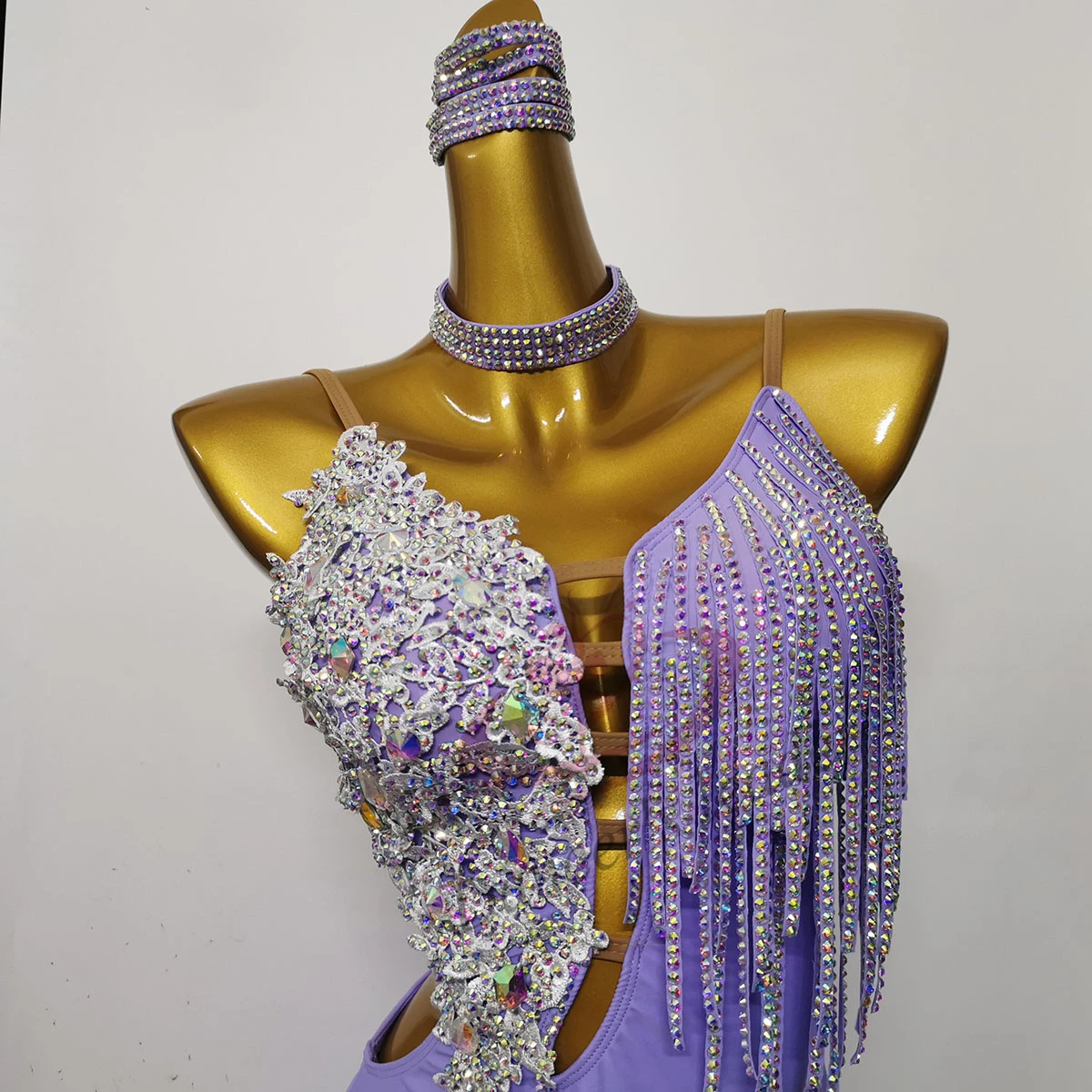 

Стандартная одежда для латиноамериканских танцев, Высококачественная индивидуальная пушистая Юбка со сверкающими бриллиантами на подоле самбы, платье для танцев румбы