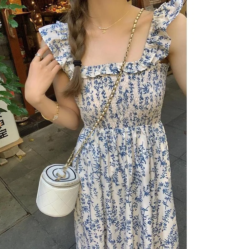 

Fashionable and fresh blue floral camisole dress for women with sweet waist and slimming effect, strapless holiday long dress