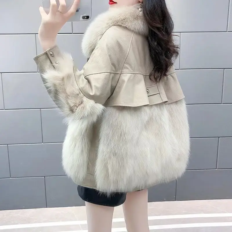 New Fur Coat Women's Jackets 2023 Winter PU Patchwork Synthetic Fur Jacket Mid Length Thickened Outerwear Lady Coat
New Fur Coat Women's Jackets 2023 Winter PU Patchwork Synthetic Fur Jacket Mid Length Thickened Outerwear Lady Coat