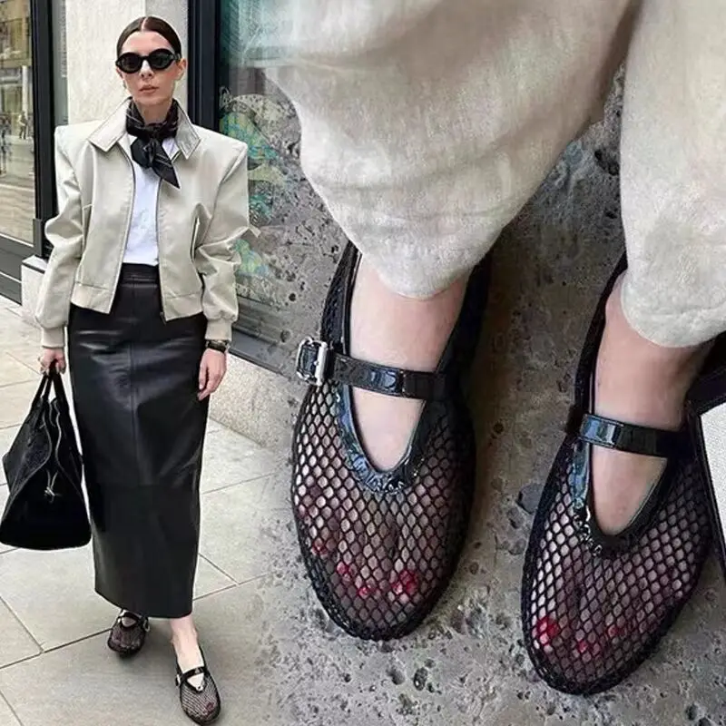 

2024 Summer Mesh Hollow Outs Mary Jane Shoes Buckle Strap Large Round Head Breathable Comfortable Ballet Flat Women's Sandals