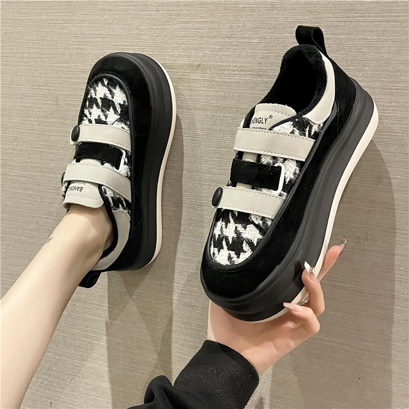 

Thick Soled Casual Big Head Bread Shoes for Women The Winter of 2022 New Plush Warmth Small Cloth Feeling Versatile Round Head