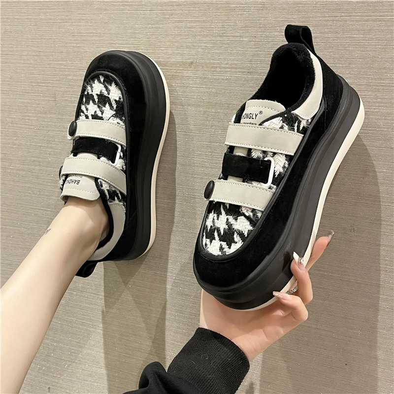 Thick Soled Casual Big Head Bread Shoes for Women The Winter of 2022 New Plush Warmth Small Cloth Feeling Versatile Round Head
Thick Soled Casual Big Head Bread Shoes for Women The Winter of 2022 New Plush Warmth Small Cloth Feeling Versatile Round Head