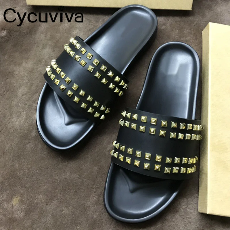 Summer Men's Flip Flops Rivets Studded Flat Platform Slippers Fashion Holiday Beach Shoes Men Black Casual Slides Male Shoes 
Summer Men's Flip Flops Rivets Studded Flat Platform Slippers Fashion Holiday Beach Shoes Men Black Casual Slides Male Shoes