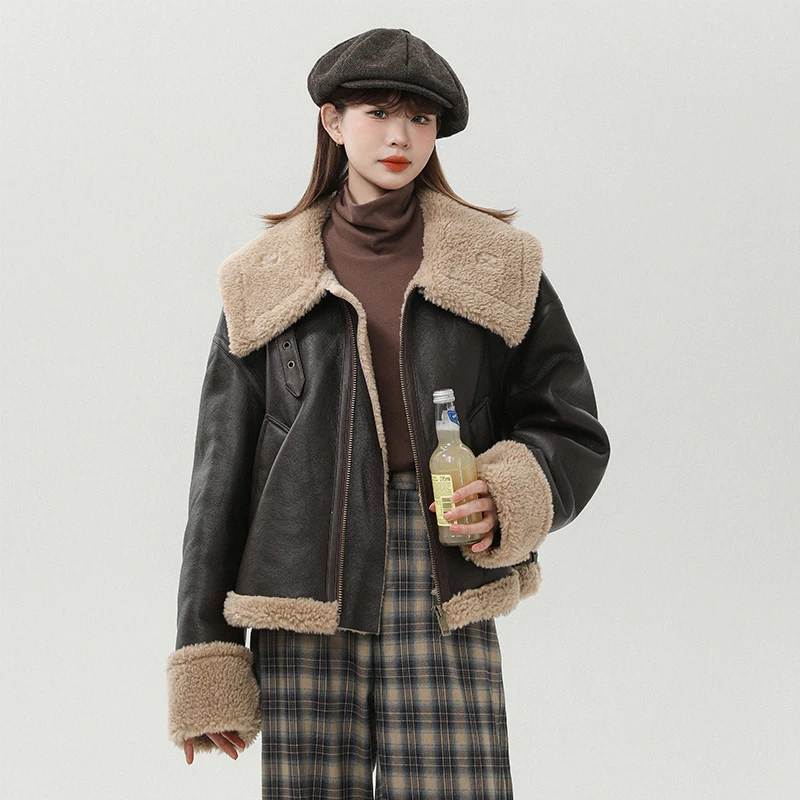 High-quality, Warm and Fashionable Short Sheepskin and Cotton Coat for Women, Thick Jacket with Integrated Fur Collar coat women
High-quality, Warm and Fashionable Short Sheepskin and Cotton Coat for Women, Thick Jacket with Integrated Fur Collar coat women