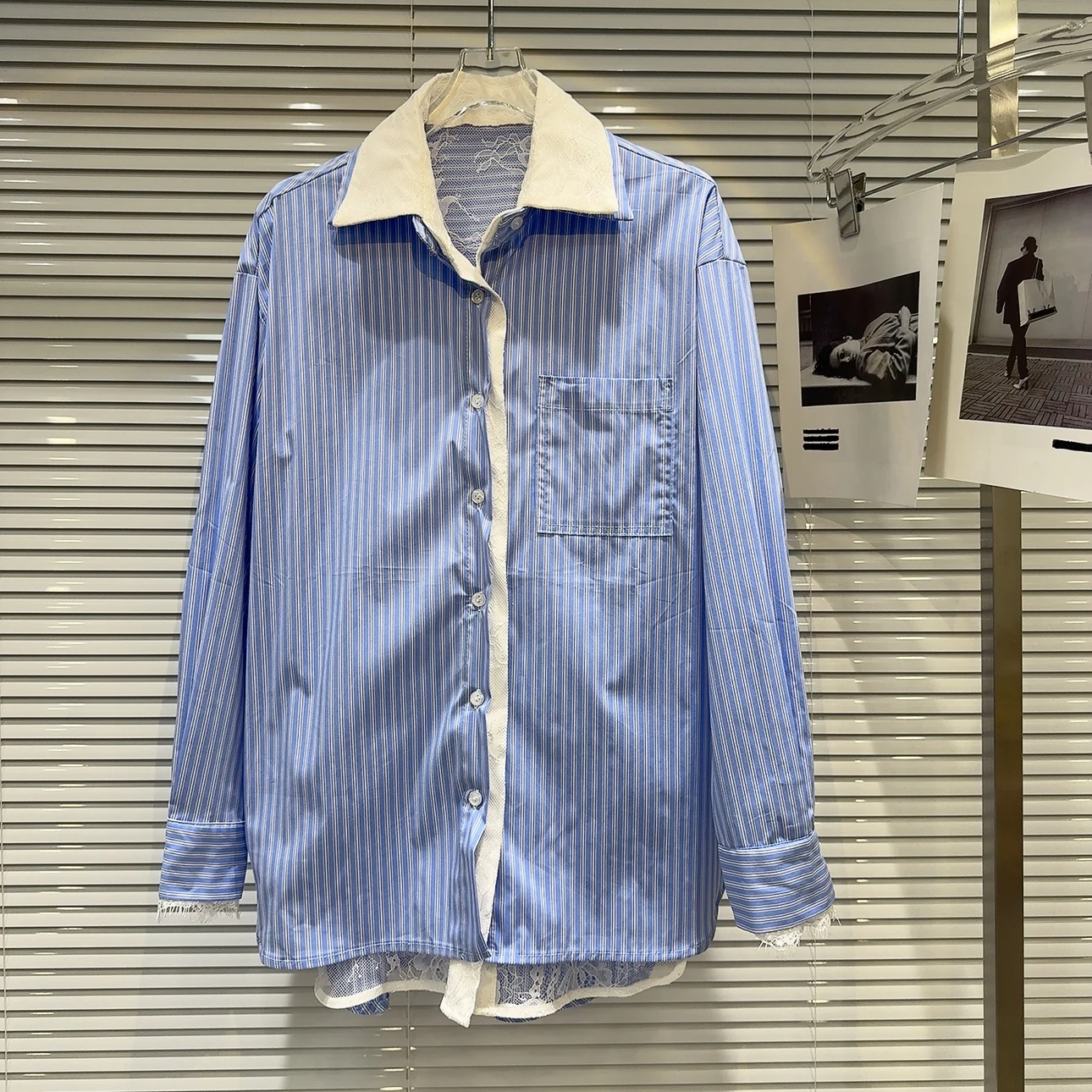 Летняя Новинка 2024, Повседневная рубашка SuperAen с кружевной подкладкой, контрастным отложным воротником и вертикальным полосатым рисунком
Летняя Новинка 2024, Повседневная рубашка SuperAen с кружевной подкладкой, контрастным отложным воротником и вертикальным полосатым рисунком