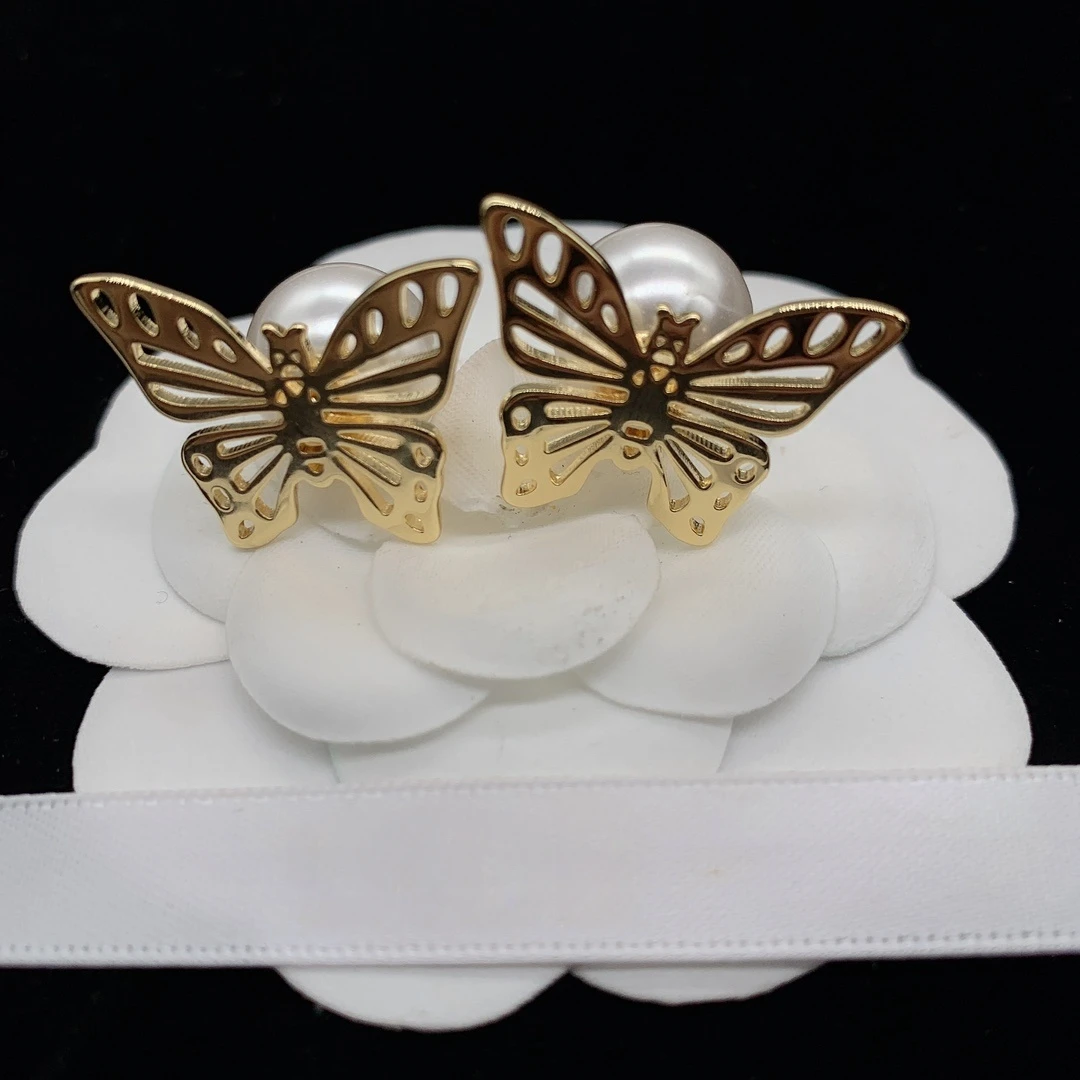 Light Luxury, Exquisite, High Grade, Temperament, Hollow out Butterfly Pearl Earrings
Light Luxury, Exquisite, High Grade, Temperament, Hollow out Butterfly Pearl Earrings