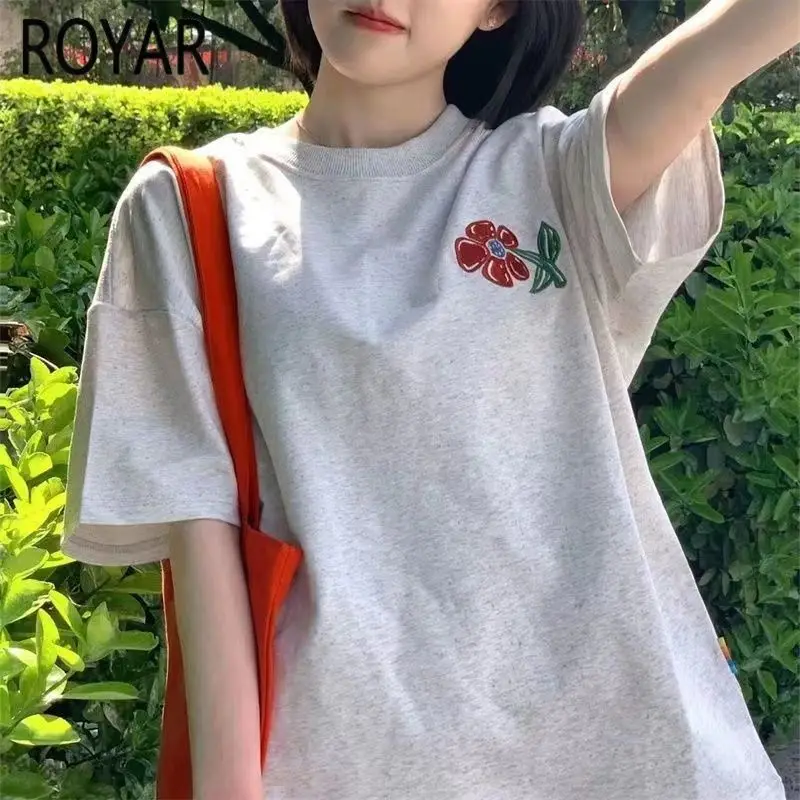 Summer Korean Retro Simple Printed Graphic T-shirt for Women Versatile 2024 Summer Design New Half-sleeved Round Neck Top Ins
Summer Korean Retro Simple Printed Graphic T-shirt for Women Versatile 2024 Summer Design New Half-sleeved Round Neck Top Ins