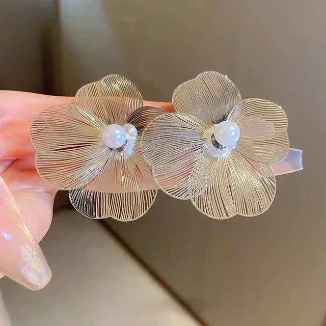 Boucles d'oreilles en perles de grande fleur pour femmes, mode coréenne, nouveau design, boucles d'oreilles à tige pour femmes, accessoires de bijoux, cadeau de fête 2