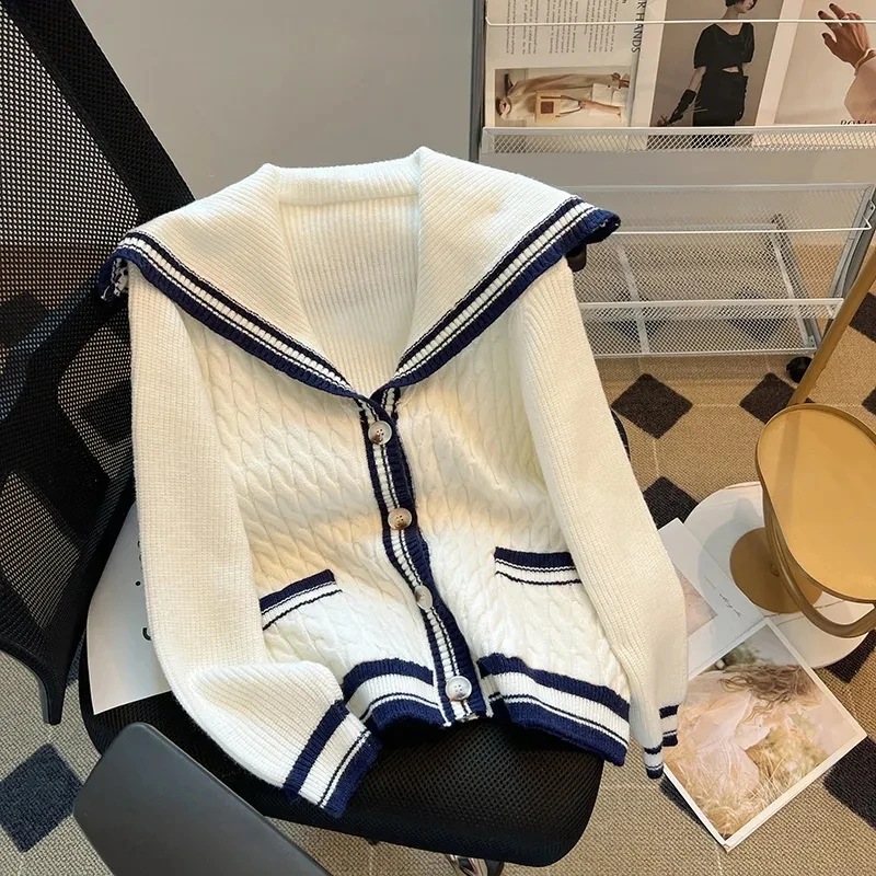 2024 Womens Sweet Off White Knitted Cardigan Autumn Retro Navy Style Flip Collar Short Sweater Women Clothing Long Sleeve Top
2024 Womens Sweet Off White Knitted Cardigan Autumn Retro Navy Style Flip Collar Short Sweater Women Clothing Long Sleeve Top