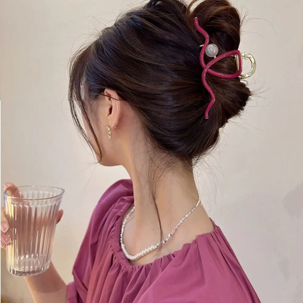 Простой жемчужный зажим для волос, зажим для волос в виде акулы, большой зажим для волос, металлический зажим для волос, головной убор в Корейском стиле, заколка для волос, женские аксессуары для волос
Простой жемчужный зажим для волос, зажим для волос в виде акулы, большой зажим для волос, металлический зажим для волос, головной убор в Корейском стиле, заколка для волос, женские аксессуары для волос