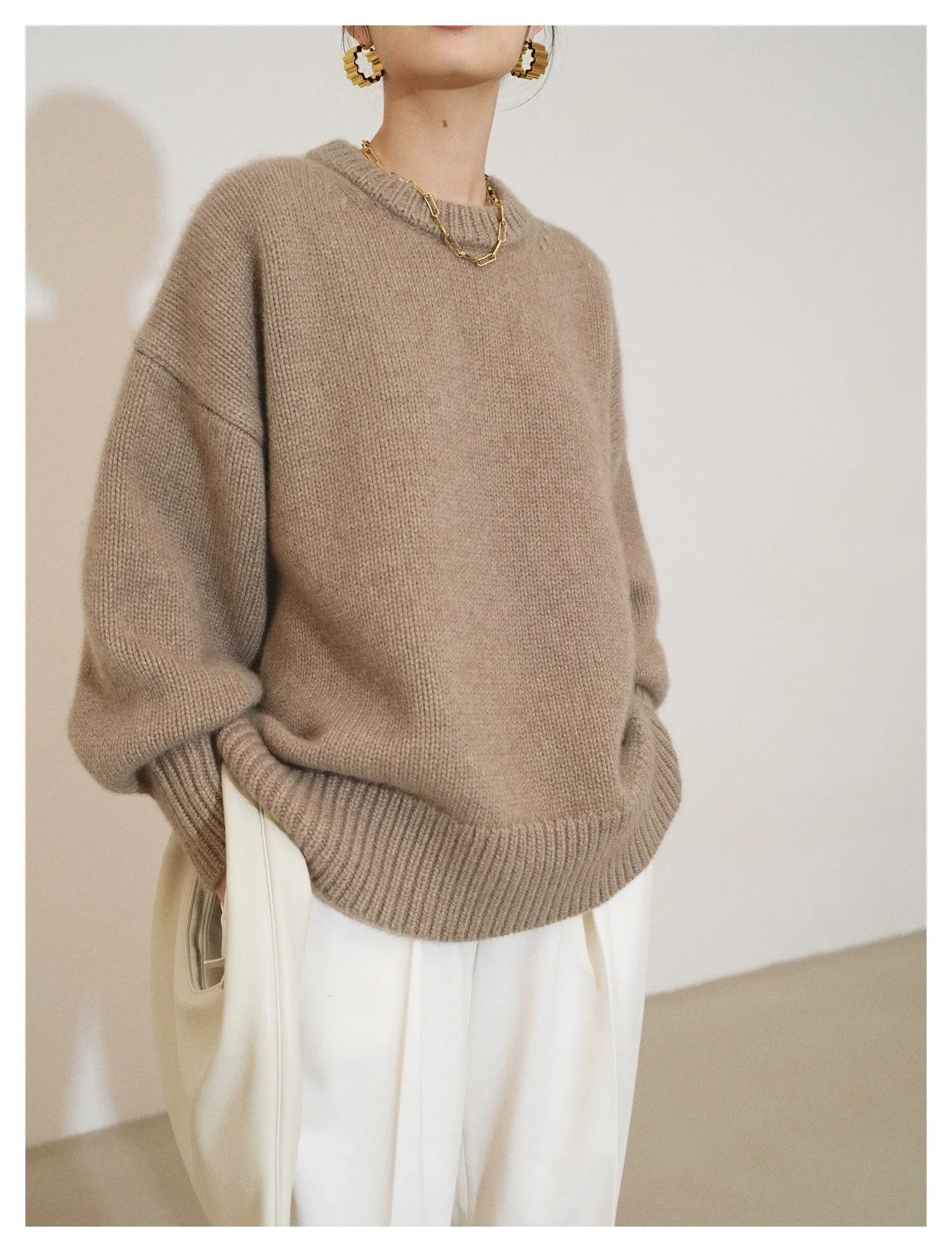 2023 European Round Neck 100% Cashmere Sweater Women's Thick Lazy Wind Silhouette Sweater Women's Loose Knit Base Shirt
2023 European Round Neck 100% Cashmere Sweater Women's Thick Lazy Wind Silhouette Sweater Women's Loose Knit Base Shirt