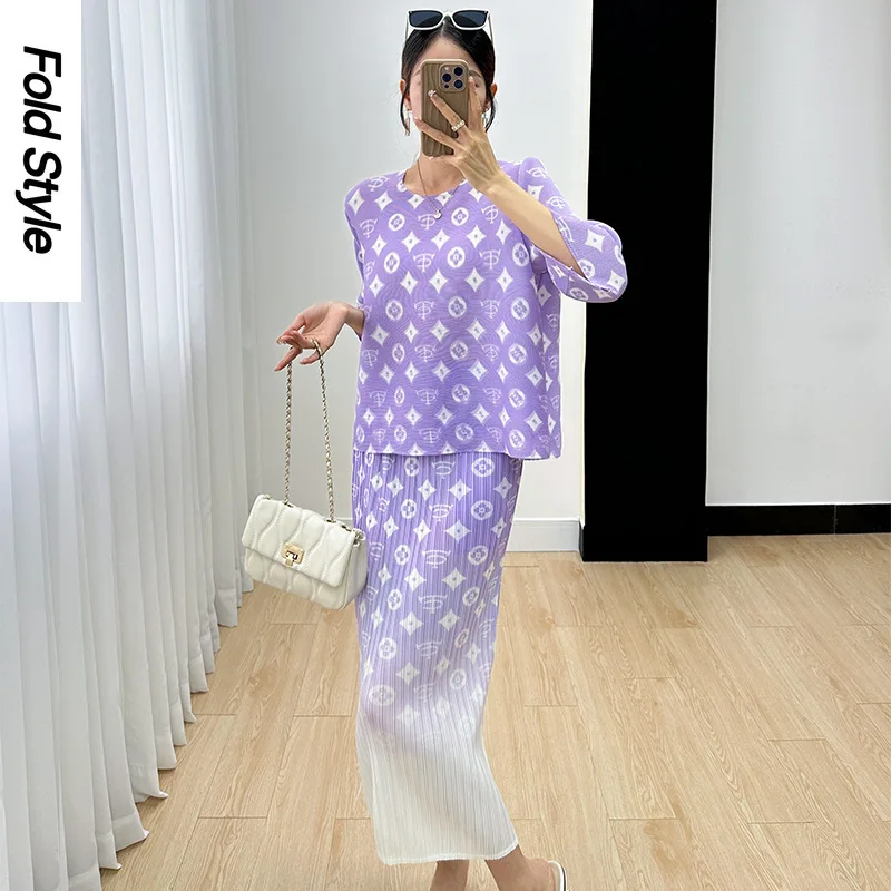 Miyake Fashion Set Women's Spring and Autumn 2024 New Fashion Print Pleated Loose Temperament Commuter Gradient Two Piece Set
Miyake Fashion Set Women's Spring and Autumn 2024 New Fashion Print Pleated Loose Temperament Commuter Gradient Two Piece Set