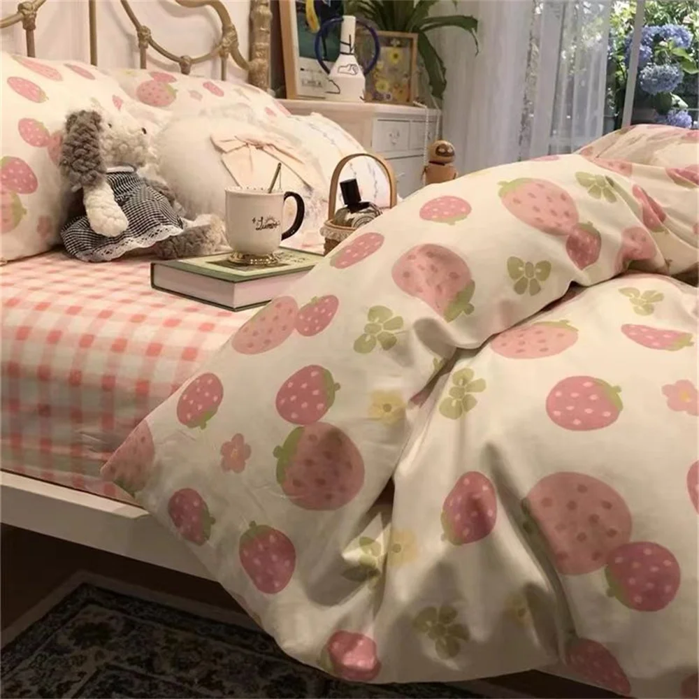 

Cute Pink Strawberry Duvet Cover Flat Sheet with Pillowcases Floral Girls Bedding Set Twin Full Size Soft Polyester Bed Linens