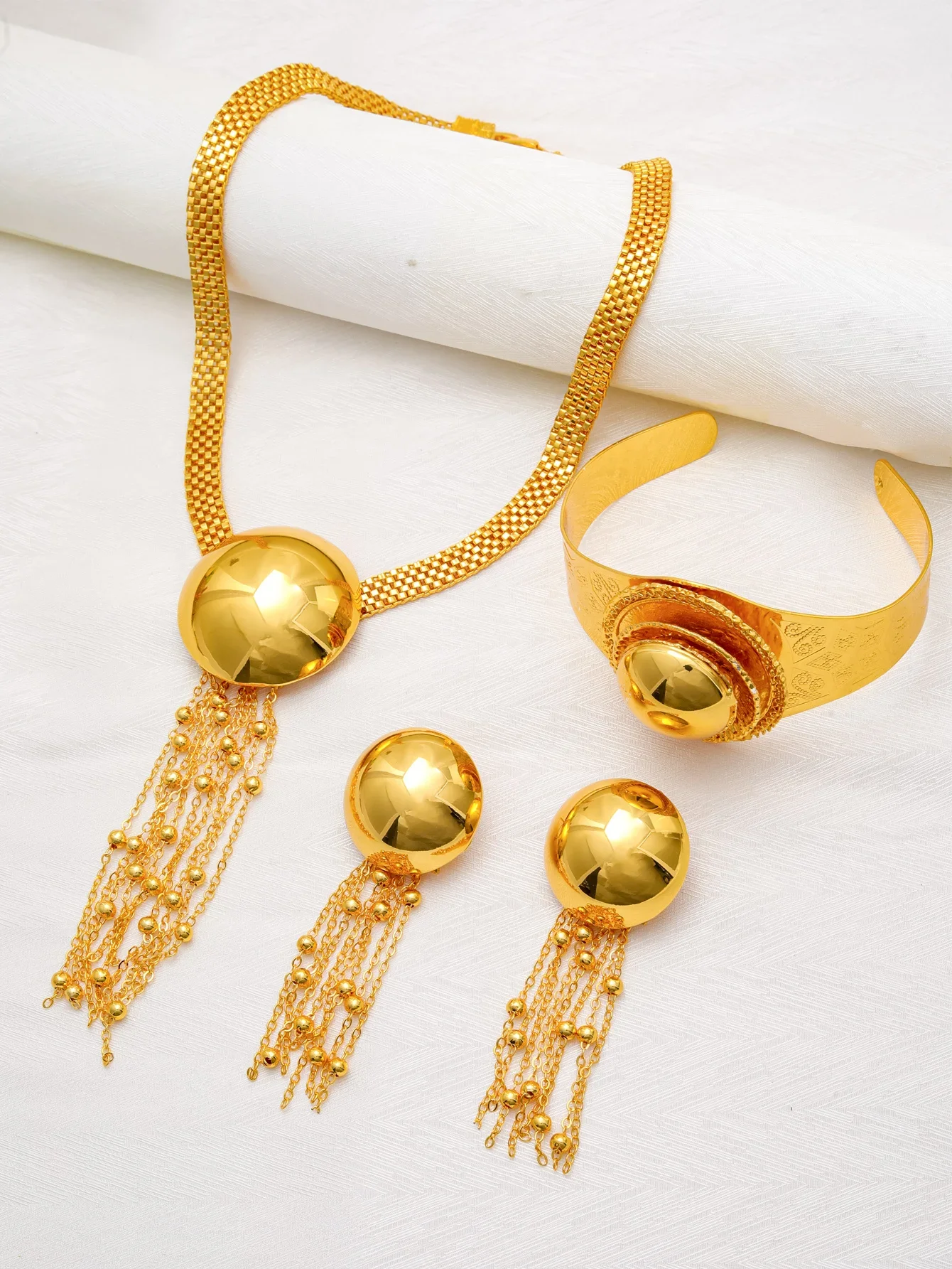 4pcs/Set Dubai Gold Color Copper Jewelry Sets for Woman Wedding Luxury Nigerian African Bridal Party Necklace Earrings Bracelet 4 Mallzona S35cd14ace6cf4f578e07bdfe68351f4dZ 4pcs/Set Dubai Gold Color Copper Jewelry Sets for Woman Wedding Luxury Nigerian African Bridal Party Necklace Earrings Bracelet Mallzona
