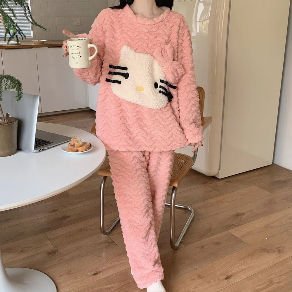Оригинальная забавная кавайная плюшевая пижама Hello Kitty домашняя теплая Пижама с мультяшным сердцем для девочек Студенческая Пижама можно носить снаружи
Оригинальная забавная кавайная плюшевая пижама Hello Kitty домашняя теплая Пижама с мультяшным сердцем для девочек Студенческая Пижама можно носить снаружи