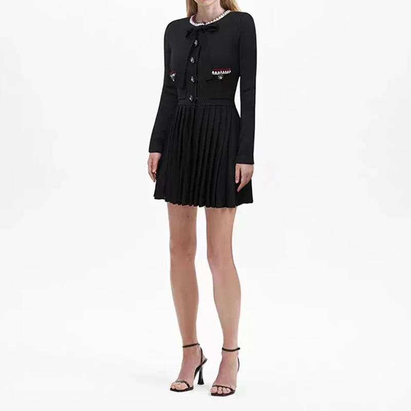 2023 Autumn and Winter Classic Elegant Bow Diamond Button Round Neck Pleated Knitted Women Short Dress
2023 Autumn and Winter Classic Elegant Bow Diamond Button Round Neck Pleated Knitted Women Short Dress
