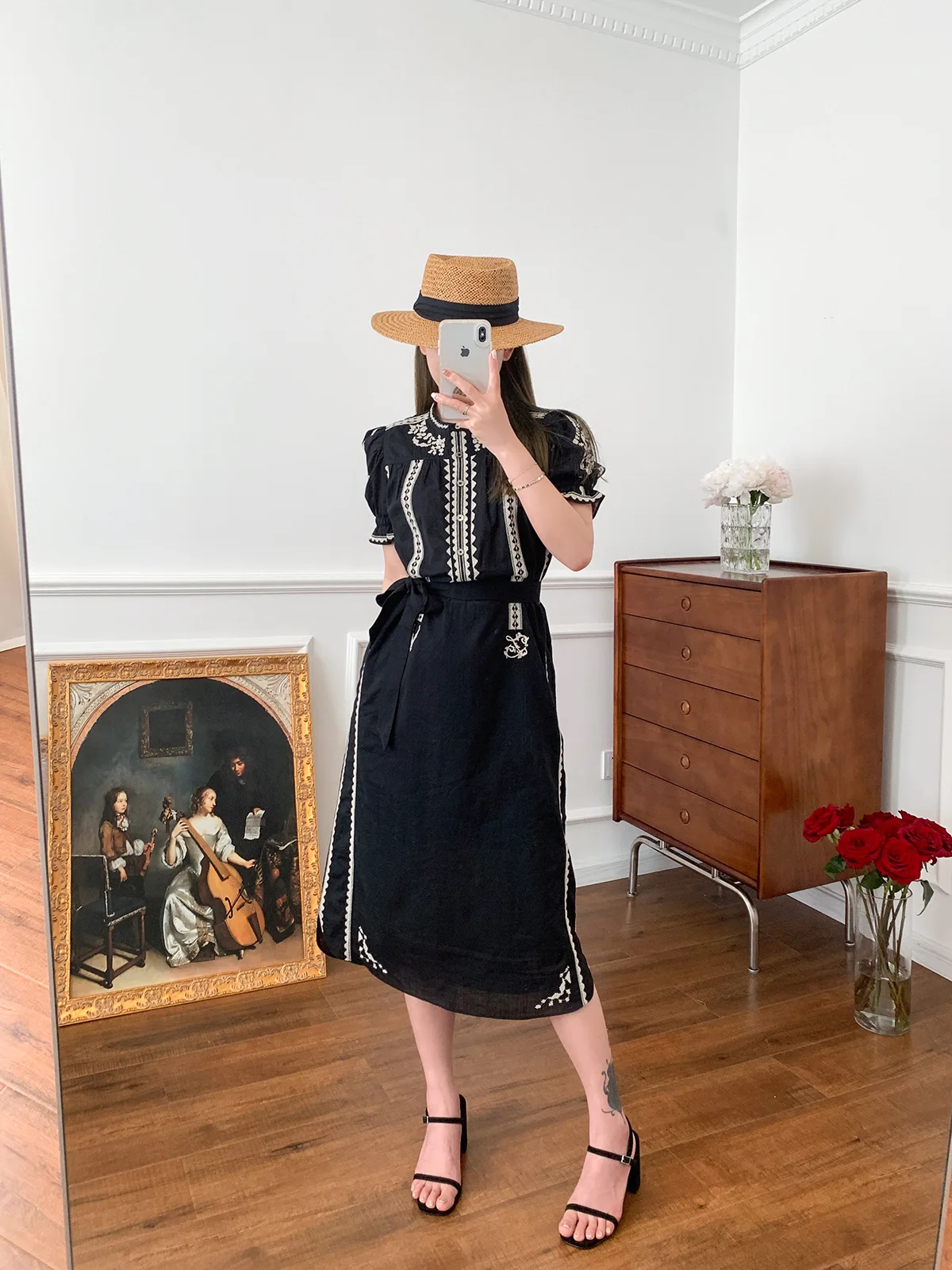 French Design Embroidered Women Dress Waist Lace Up Short Sleeve Black Mid length Dress Ethnic Style for Female 2023 New
French Design Embroidered Women Dress Waist Lace Up Short Sleeve Black Mid length Dress Ethnic Style for Female 2023 New