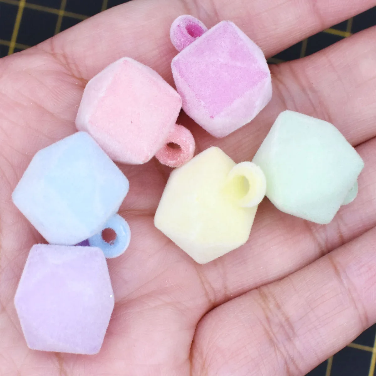 Mixed Simulated Colorful Acrylic Flocking Round And Hexagonal Pendant Handmade Jewelry DIY Earring Necklace
Mixed Simulated Colorful Acrylic Flocking Round And Hexagonal Pendant Handmade Jewelry DIY Earring Necklace