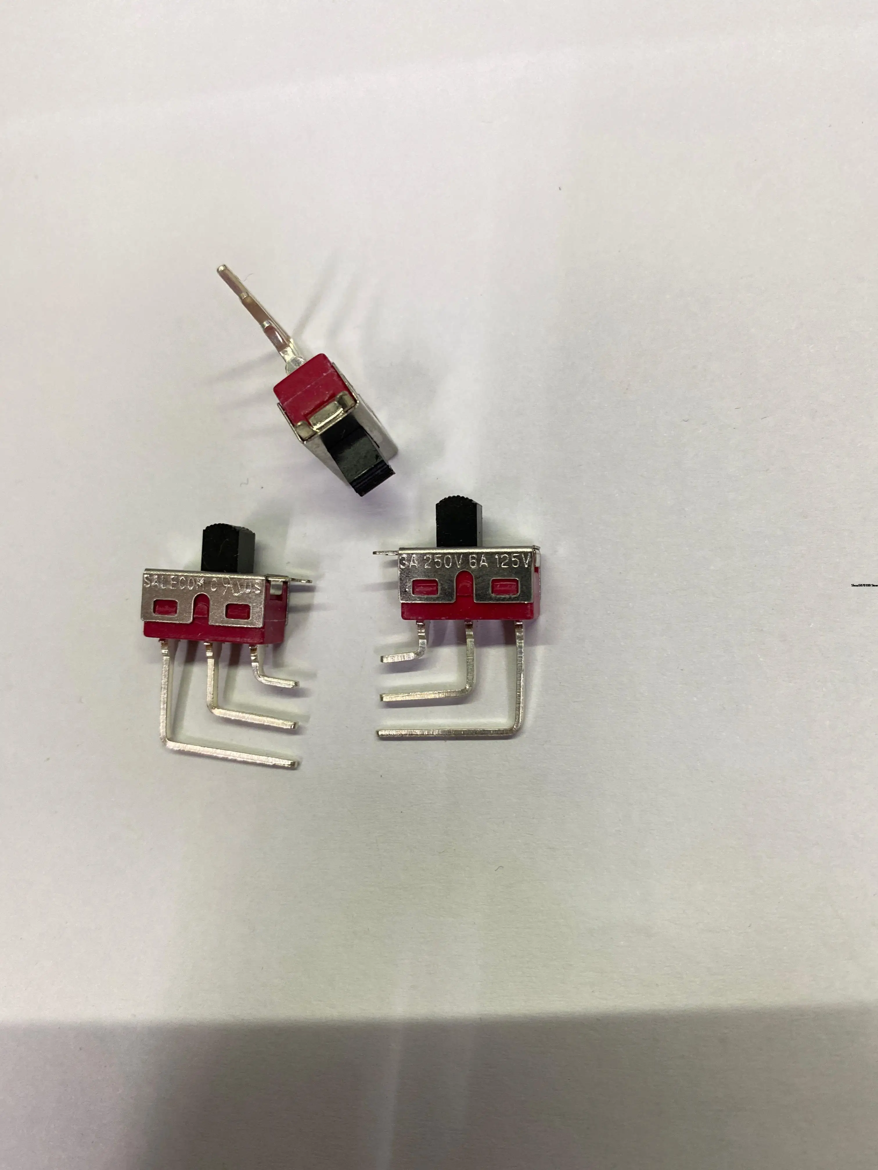 SH Toggle Slide Switch Power Supply TS-13L-A1-2-Q-H Vertical Side Bend Foot 3 Feet 2 Gear
SH Toggle Slide Switch Power Supply TS-13L-A1-2-Q-H Vertical Side Bend Foot 3 Feet 2 Gear