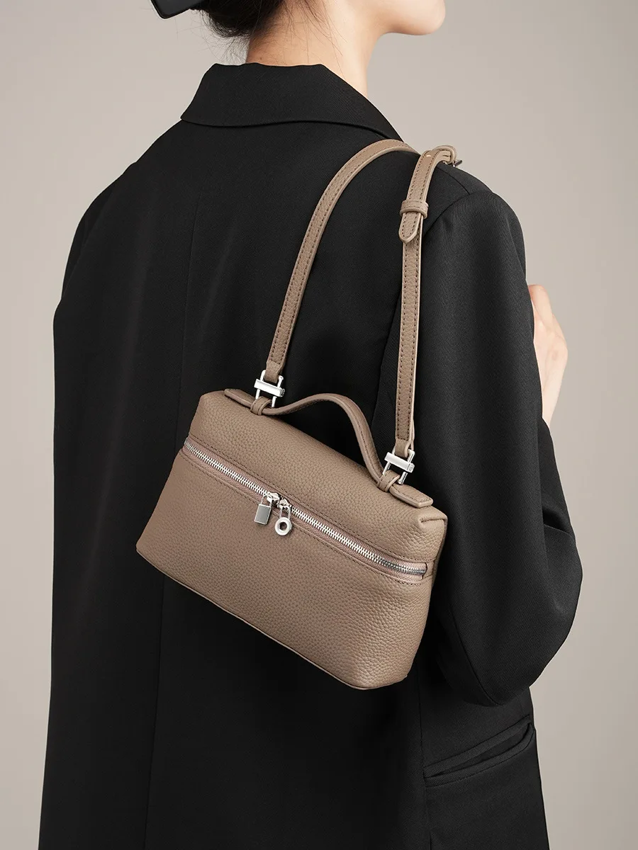 Head layer cowhide lunch box bag, genuine leather women's bag, new makeup bag, portable box bag, crossbody small bag
Head layer cowhide lunch box bag, genuine leather women's bag, new makeup bag, portable box bag, crossbody small bag