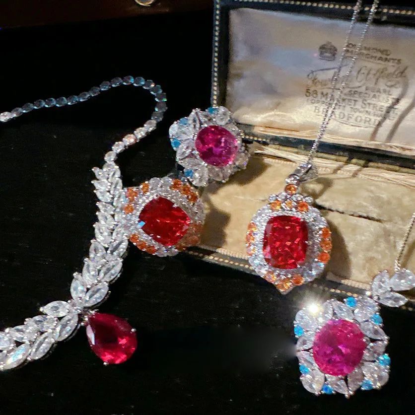 2023 Women Smear Valley Pigeon Blood Red Wheat Spike Water Drop Gem Necklace Antique Feel Plated 18K Gold Duobao Thistle Flower
2023 Women Smear Valley Pigeon Blood Red Wheat Spike Water Drop Gem Necklace Antique Feel Plated 18K Gold Duobao Thistle Flower