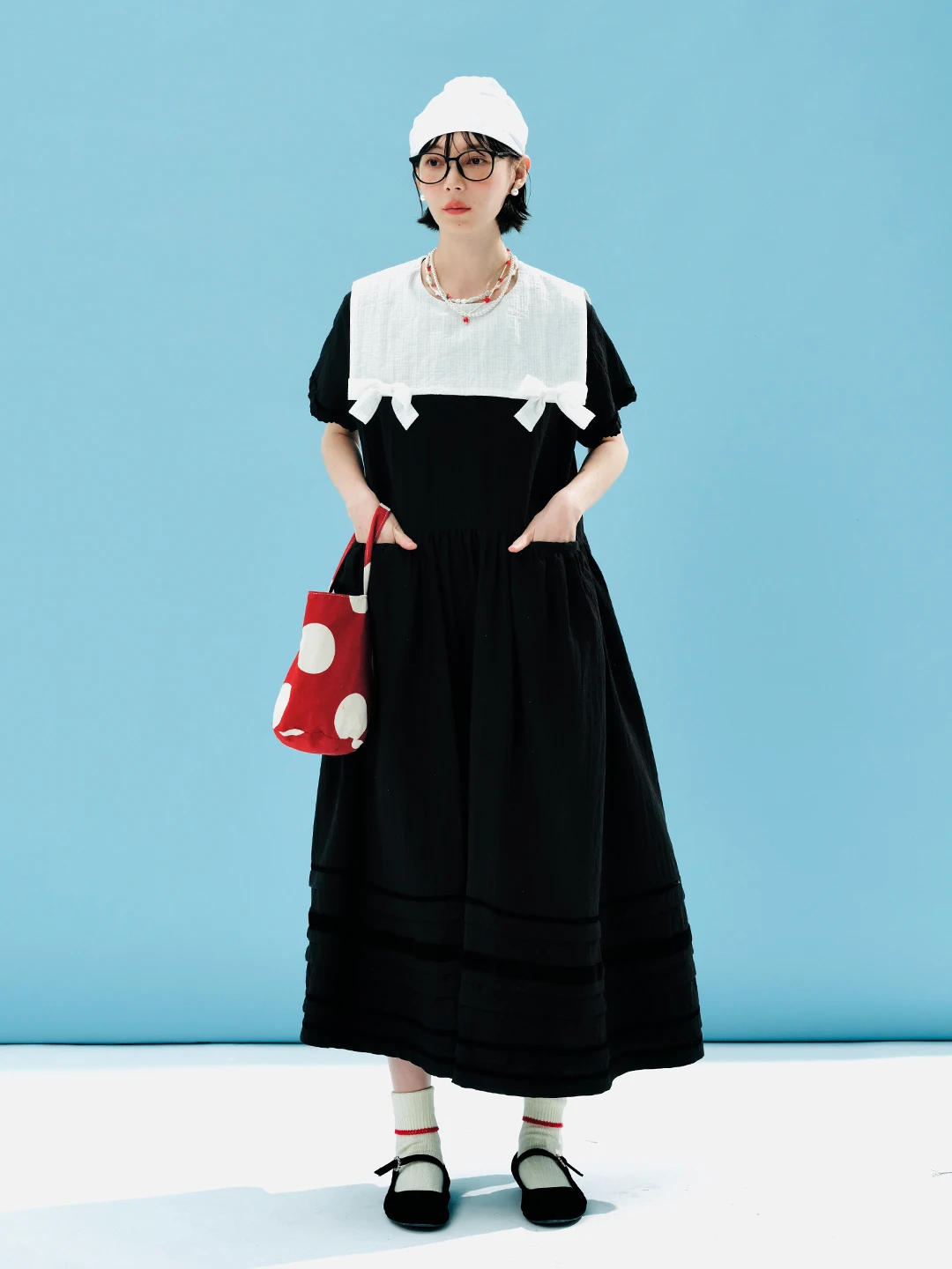 

Оригинальный дизайн IMAKOKONI с коротким рукавом черно-белое контрастное повседневное летнее платье средней длины с бантом для женщин 244599