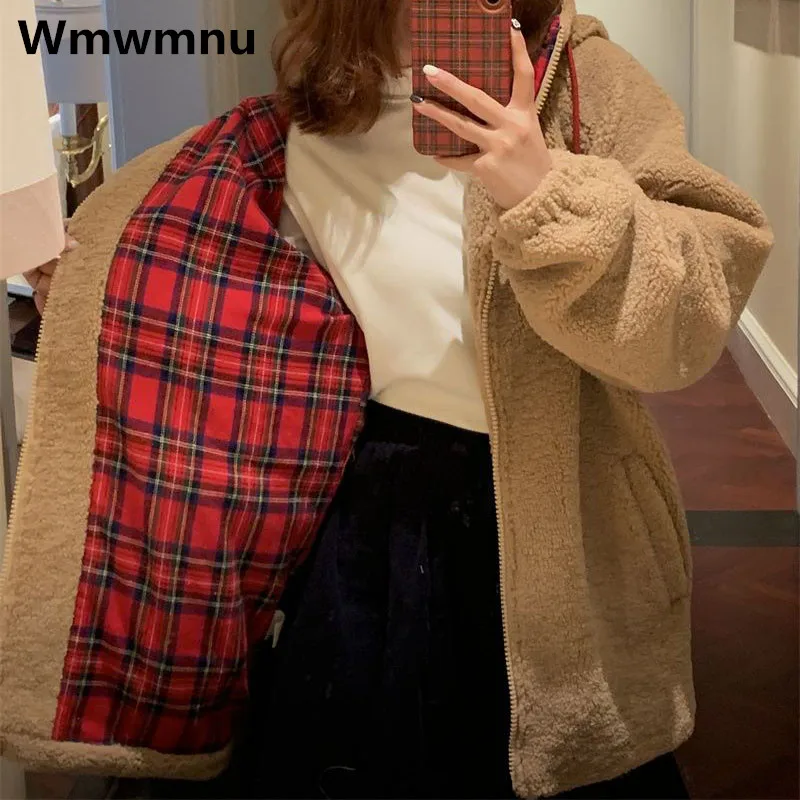 Lambwool Spliced Plaid Lined Jackets Womens Plush Velvet Vintage Coats Casual Loose Thick Warm Jaqueta Korean Hooded Outerwears 
Lambwool Spliced Plaid Lined Jackets Womens Plush Velvet Vintage Coats Casual Loose Thick Warm Jaqueta Korean Hooded Outerwears