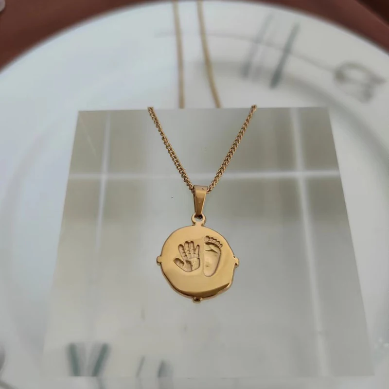 ZJ Double Sided Footprints Hand-print Watch Cubic Zirconia Irregular Coin Pendant Necklaces Stainless Steel Statement Jewelry
ZJ Double Sided Footprints Hand-print Watch Cubic Zirconia Irregular Coin Pendant Necklaces Stainless Steel Statement Jewelry