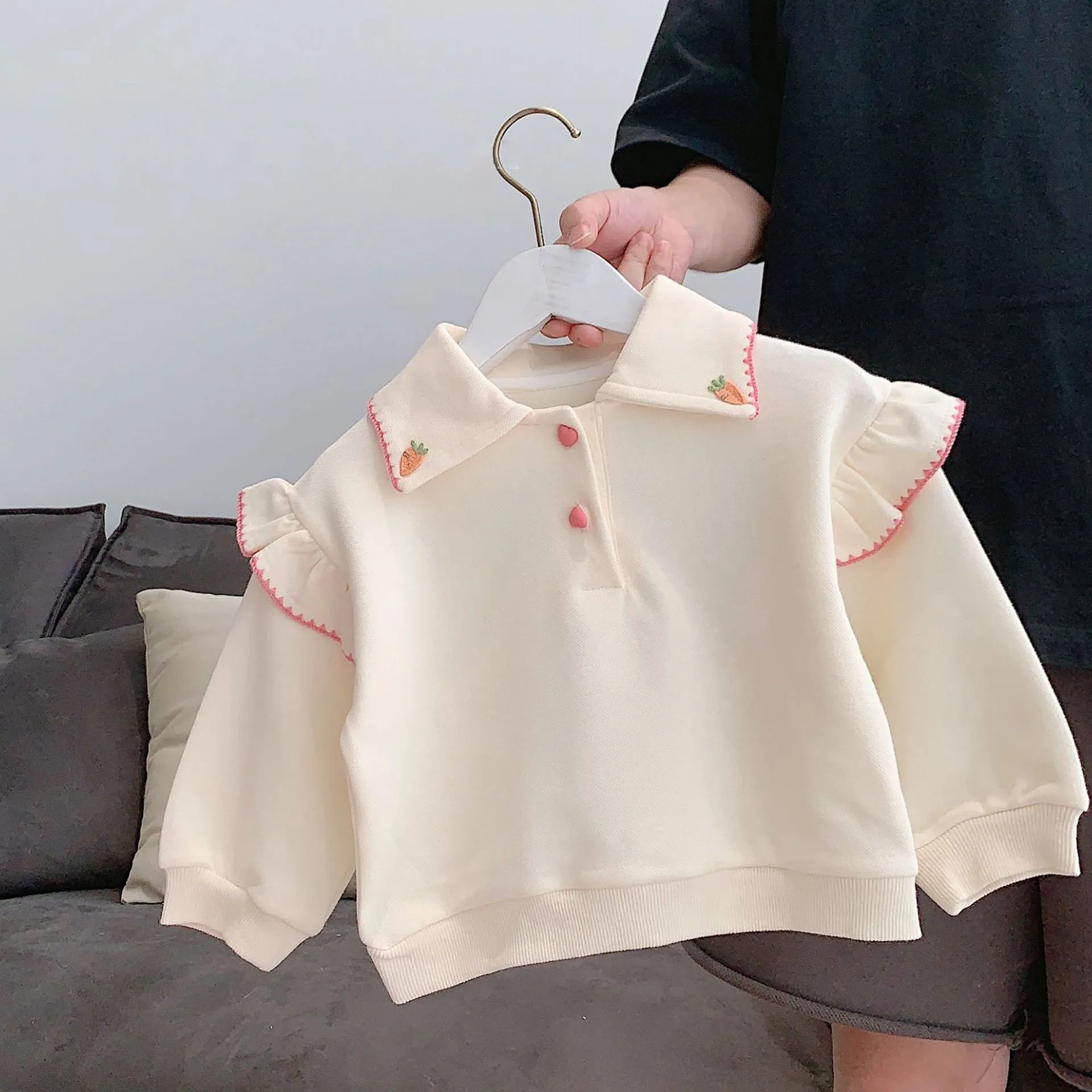 

Милая хлопковая блузка для девочек, модель 2023 года, осенняя модная детская футболка-поло с длинным рукавом, топы, повседневный свитшот с лацканами и вышивкой