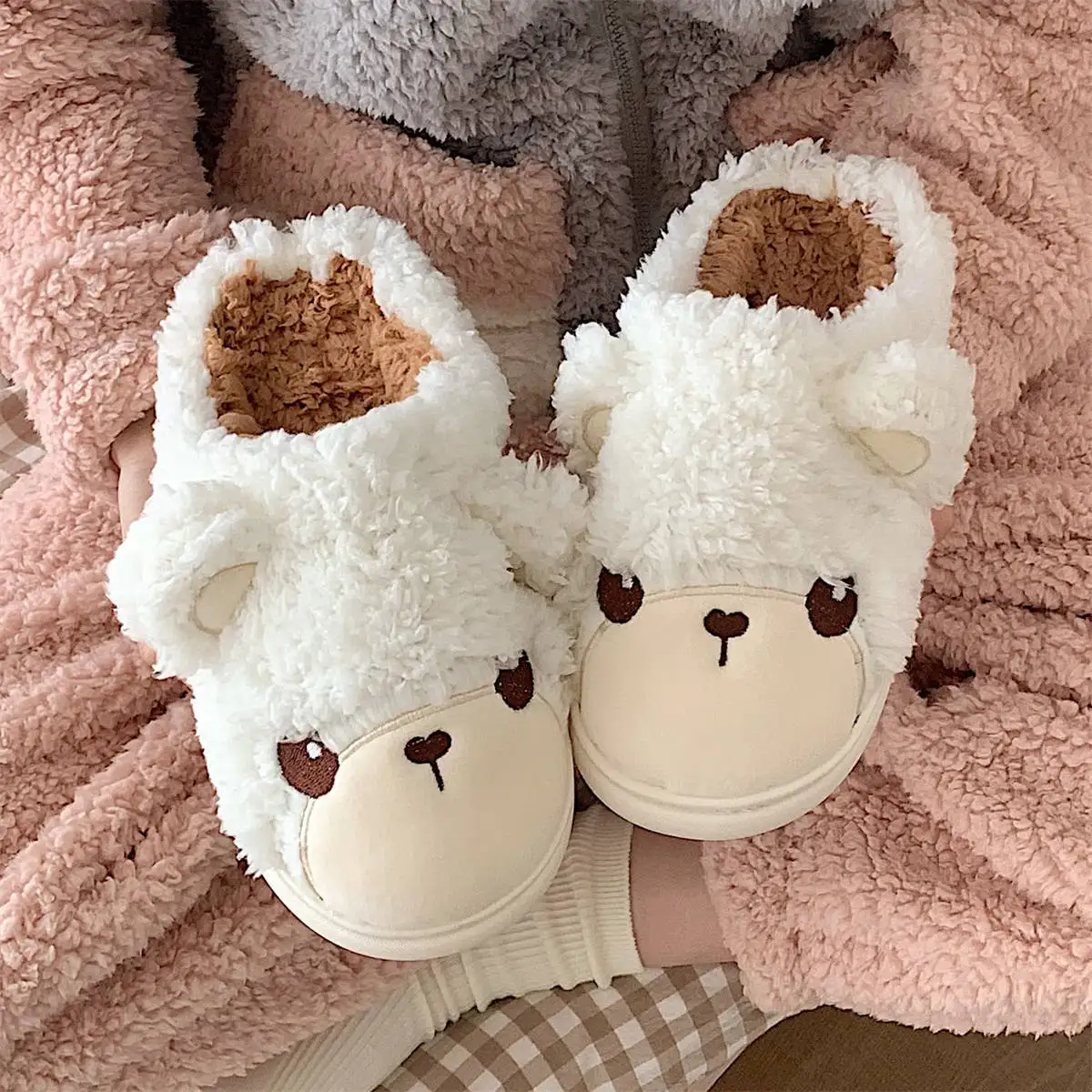 

ASIFN Women's Cotton Slippers Comfortable Casual Cute Warm At Home in Autumn and Winter Cartoon Soft Soles Non Slip Plush Shoes