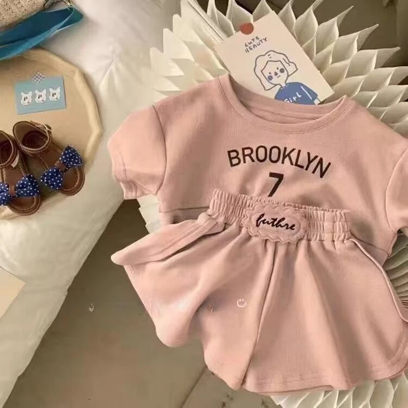 Girls Summer Set New Girls Baby Korean Edition Foreign Cotton Short Sleeve T-shirt Shorts Two Piece Children's Clothing Set
Girls Summer Set New Girls Baby Korean Edition Foreign Cotton Short Sleeve T-shirt Shorts Two Piece Children's Clothing Set