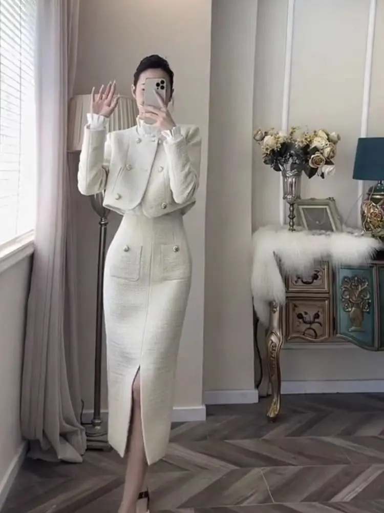 UNXX Spring/Autumn White Elegant Lady Chic Two-Piece Set - New Unique Design with Short Jacket and Hip-Wrap Skirt High Quality
UNXX Spring/Autumn White Elegant Lady Chic Two-Piece Set - New Unique Design with Short Jacket and Hip-Wrap Skirt High Quality