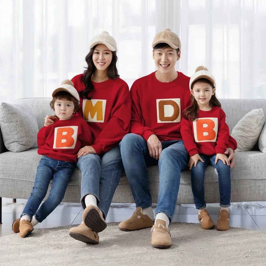 

New Year Family Matching Outfits 2024 Mother And Daughter Winter Clothes Mommy Daddy t Shirts Father Son Sweater Baby Sweatshirt