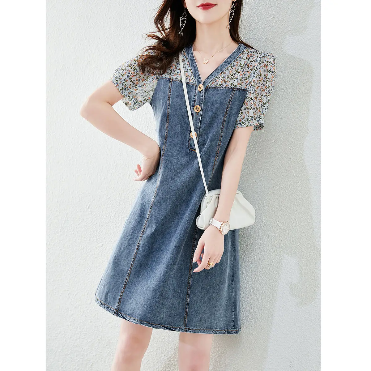 Summer Denim Stitching Fake Two Retro Floral Print Midi Dress Grace Korean High End Vacation Beach Dress Pocket Female D201
Summer Denim Stitching Fake Two Retro Floral Print Midi Dress Grace Korean High End Vacation Beach Dress Pocket Female D201