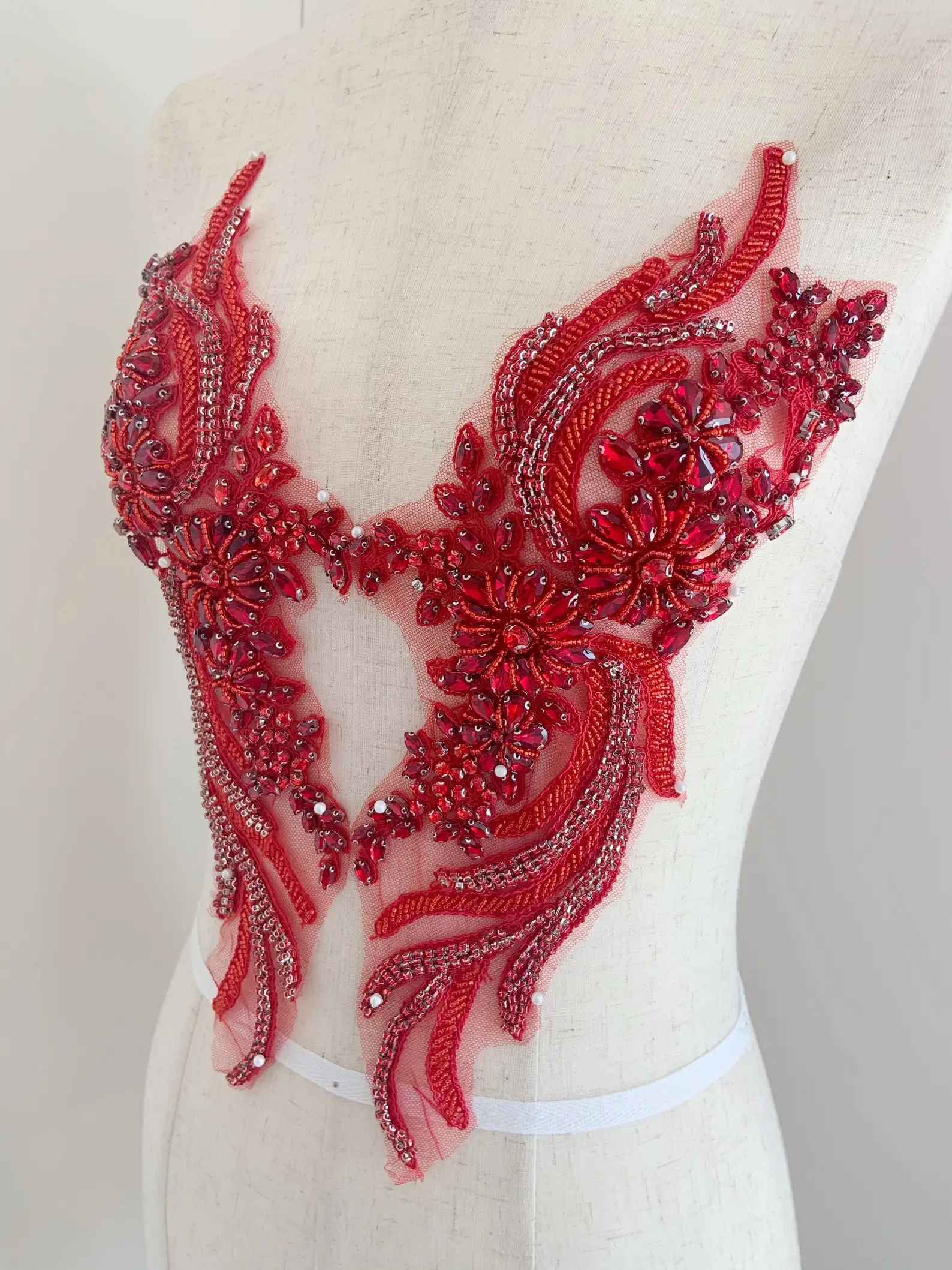 Red Crystal Bodice Patch Sewing Rhinestones Applique Haute Couture Heavy Rhinestone Appliques For Bridal
Red Crystal Bodice Patch Sewing Rhinestones Applique Haute Couture Heavy Rhinestone Appliques For Bridal