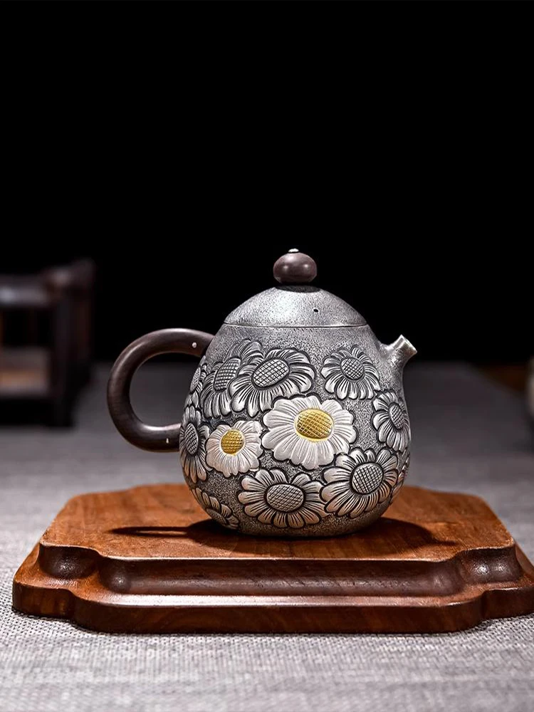 

Sterling Silver 99.9% Gilded Dragon Egg Little Daisy Tea Pot Silver Pot Kung Fu Silver Tea Set Household Handmade Water Pot