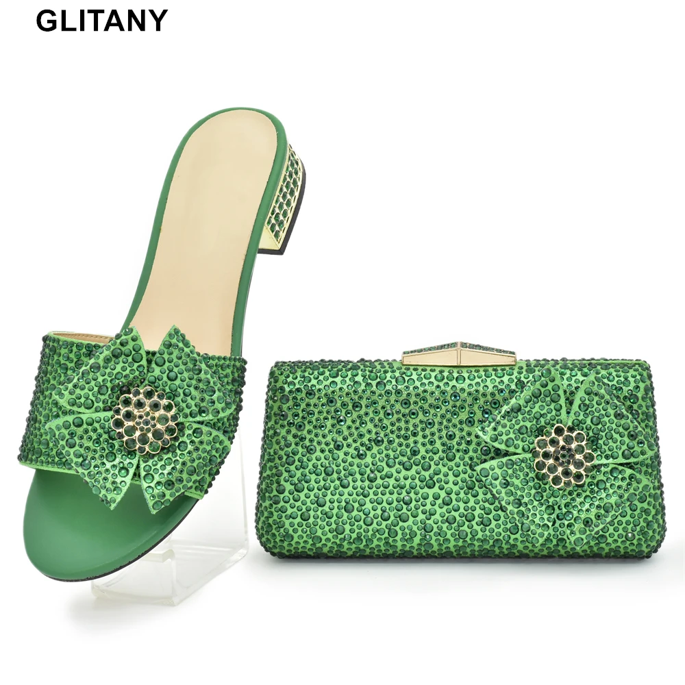 Latest Italian Shoe and Bag Set 2023 African Women Wedding Shoes and Bag Set Decorated with Rhinestone Plus Size Shoes Luxury
Latest Italian Shoe and Bag Set 2023 African Women Wedding Shoes and Bag Set Decorated with Rhinestone Plus Size Shoes Luxury