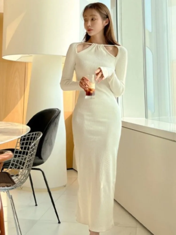 Autumn Korean Women Solid Midi Dress 2023 Fashion Hollow Out Vintage Lady Outfits Clothes Sexy Blackless Knit Vestidos Dresses
Autumn Korean Women Solid Midi Dress 2023 Fashion Hollow Out Vintage Lady Outfits Clothes Sexy Blackless Knit Vestidos Dresses