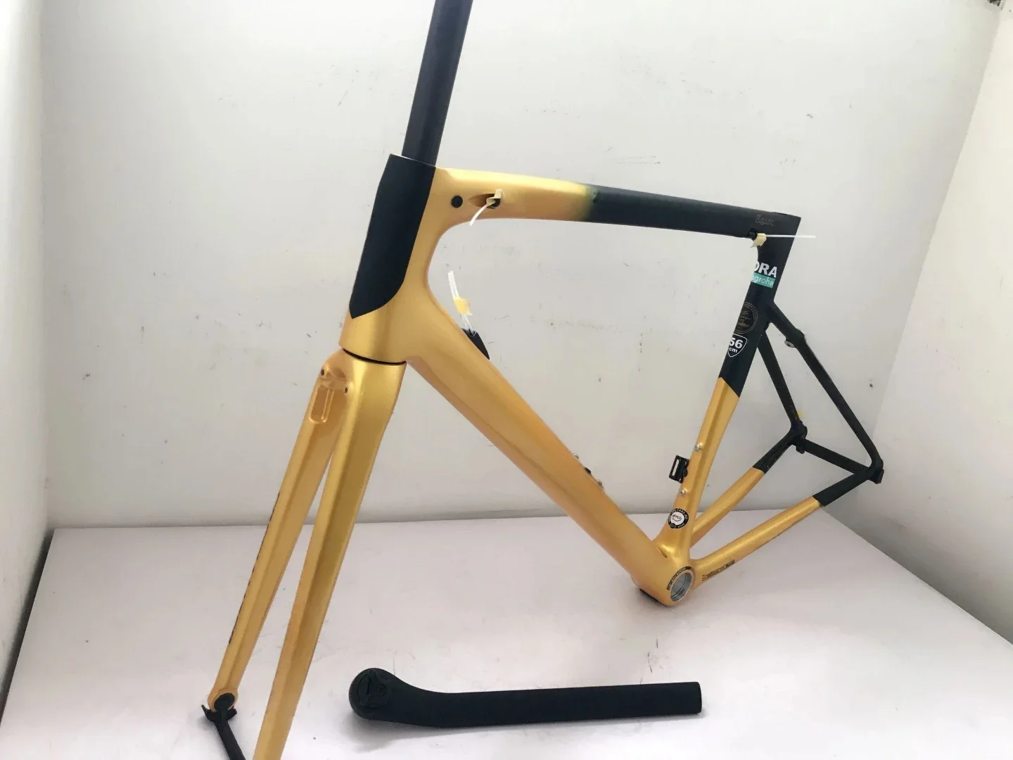 SL6 Carbon Road Bike Frame Yellow-Black Color Customizable Road Bicycle Frameset T1100 UD Glossy XBD DPD Shipping for EU
SL6 Carbon Road Bike Frame Yellow-Black Color Customizable Road Bicycle Frameset T1100 UD Glossy XBD DPD Shipping for EU