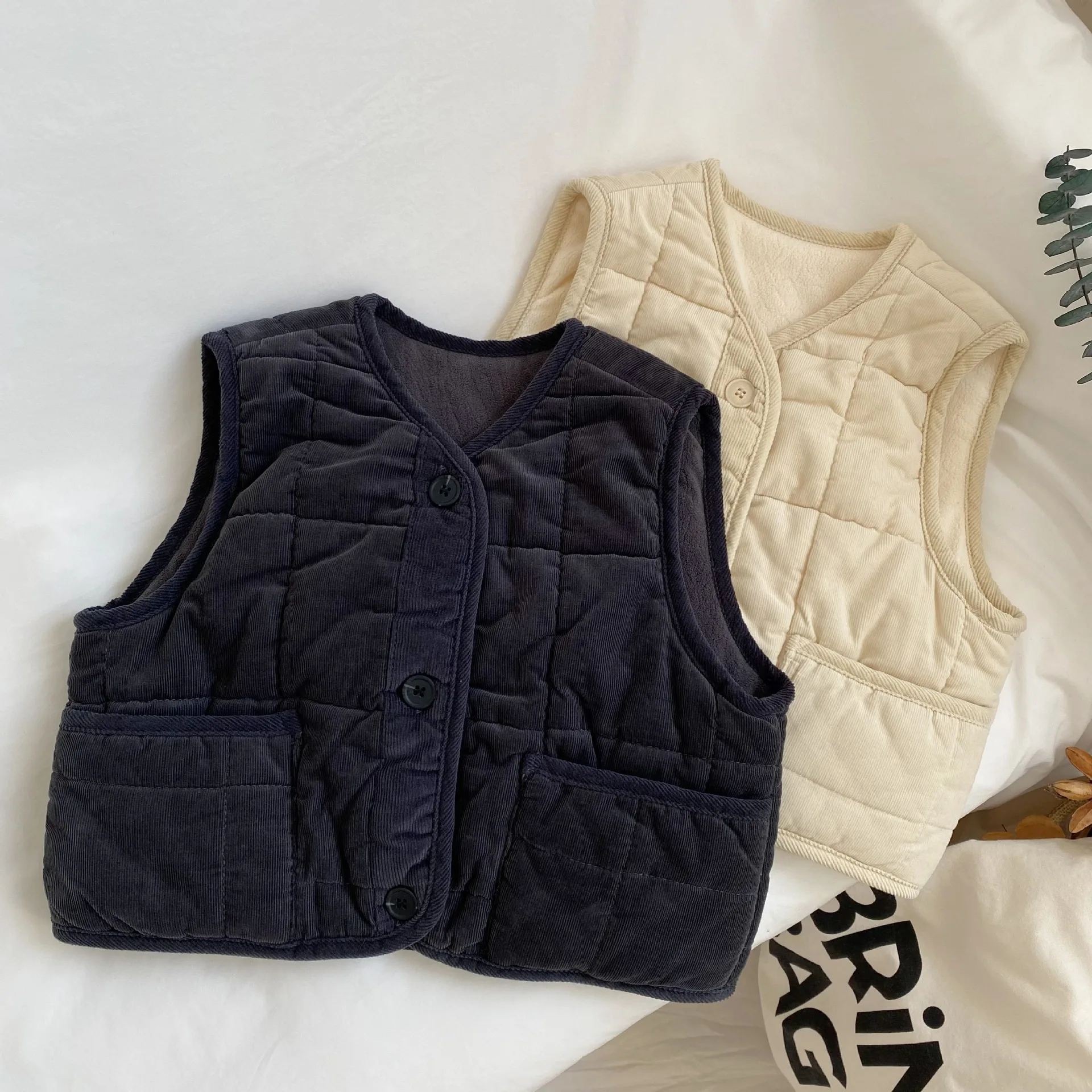 2023 Winter New Baby Sleeveless Warm Vest Infant Girl Fashion Vintage Corduroy Coat Kids Plus Velvet Thick Warm Casual Jacket
2023 Winter New Baby Sleeveless Warm Vest Infant Girl Fashion Vintage Corduroy Coat Kids Plus Velvet Thick Warm Casual Jacket