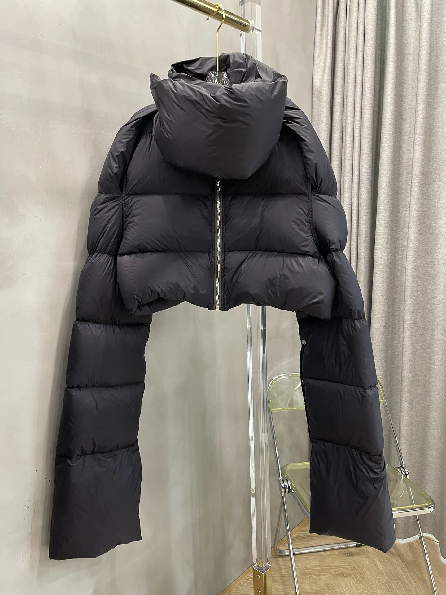 Women's Clothing Goose down extra long sleeve large collar short down jacket Winter New 170
Women's Clothing Goose down extra long sleeve large collar short down jacket Winter New 170