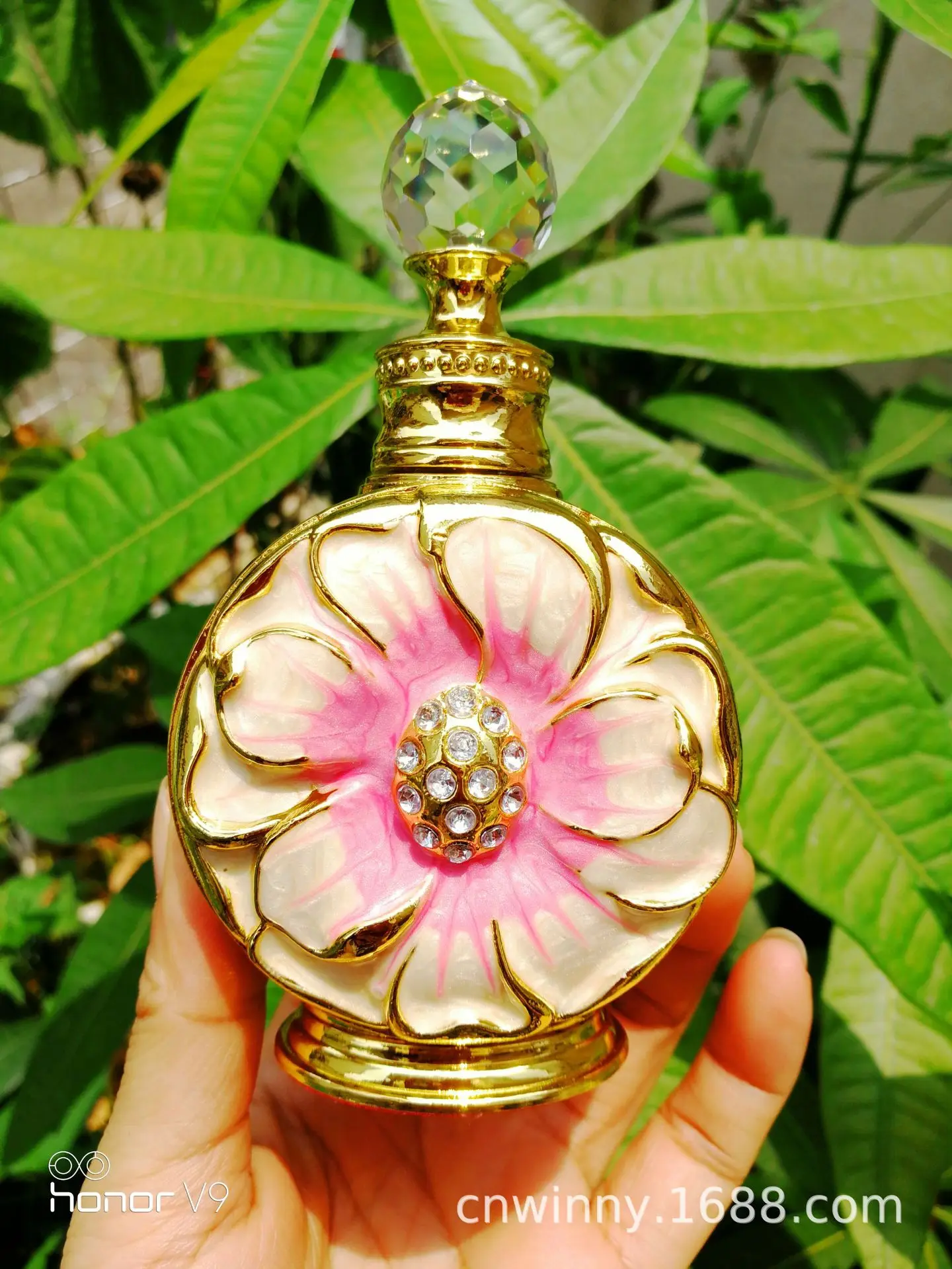 wholesale Middle East Dubai style perfume bottle Rose desert flower essence bottle empty 10ML
wholesale Middle East Dubai style perfume bottle Rose desert flower essence bottle empty 10ML
