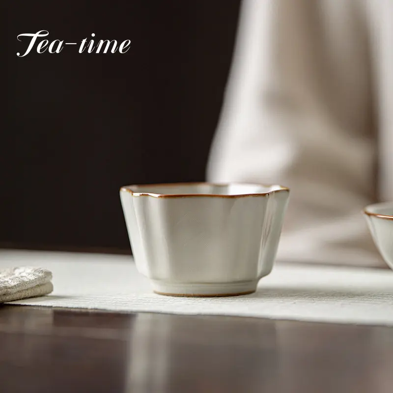 90ml Handmade Cream Ru Kiln Ceramic Master Cup Can Be Raise Retro Pentagon Petals Tea Cup Pu'er Tea Bowl Kung Fu Teaset Gift Box
90ml Handmade Cream Ru Kiln Ceramic Master Cup Can Be Raise Retro Pentagon Petals Tea Cup Pu'er Tea Bowl Kung Fu Teaset Gift Box