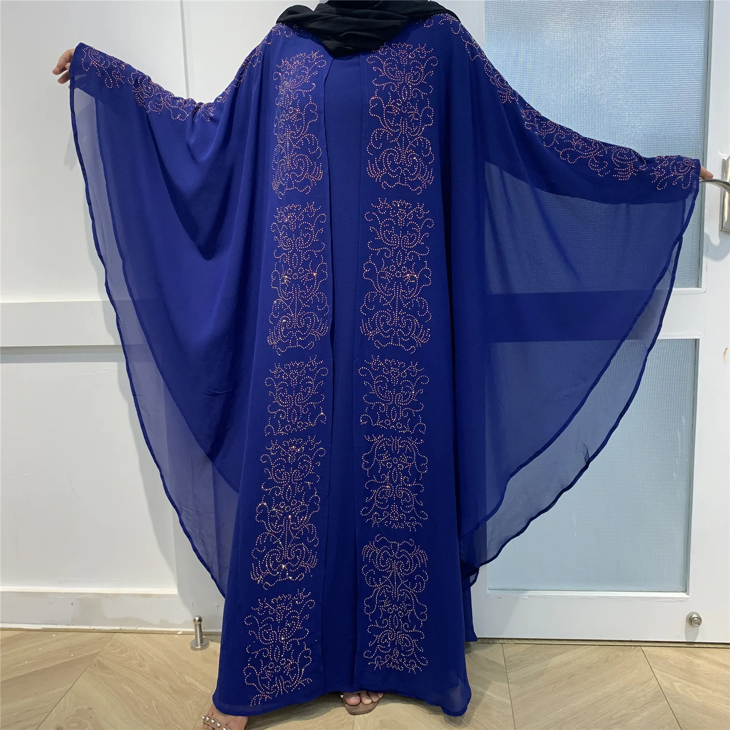 Шифоновая расшитая бисером свободное платье ИД абайя Кафтан Дубай Abayas для женщин африканские платья халат женский хиджаб мусульманская одежда
Шифоновая расшитая бисером свободное платье ИД абайя Кафтан Дубай Abayas для женщин африканские платья халат женский хиджаб мусульманская одежда