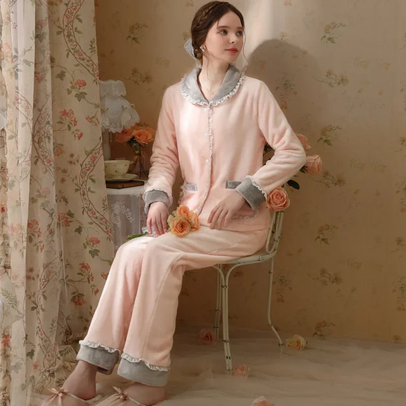 Winter Velvet Pajamas Sets Princess Sleepwear Women Light Pink Lace Square Collar Long Sleeve Sleep Tops Bottoms Bloomers Pants
Winter Velvet Pajamas Sets Princess Sleepwear Women Light Pink Lace Square Collar Long Sleeve Sleep Tops Bottoms Bloomers Pants