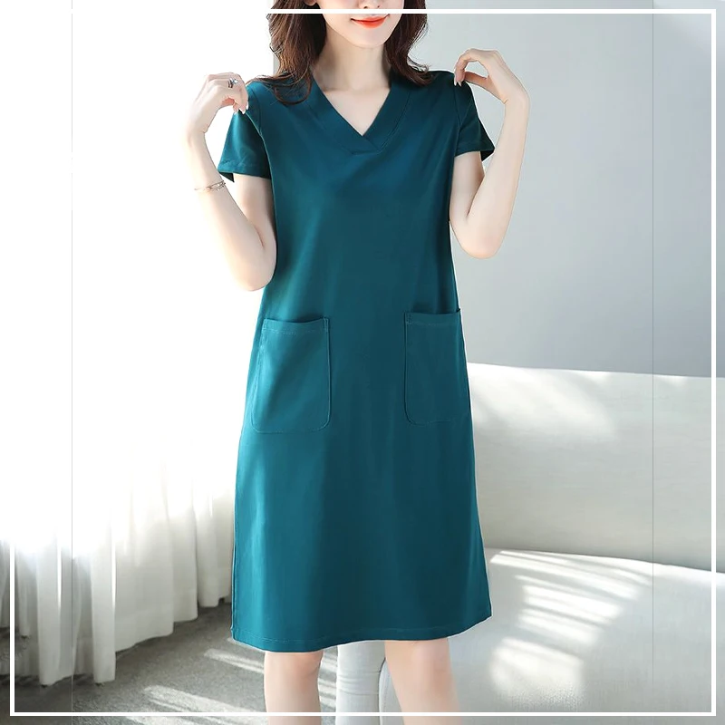 2024 New Summer Simple Commuting Solid Color Casual Loose Plue Oversize Fashion V-neck Pocket Mid Length Short Sleeve Dress
2024 New Summer Simple Commuting Solid Color Casual Loose Plue Oversize Fashion V-neck Pocket Mid Length Short Sleeve Dress