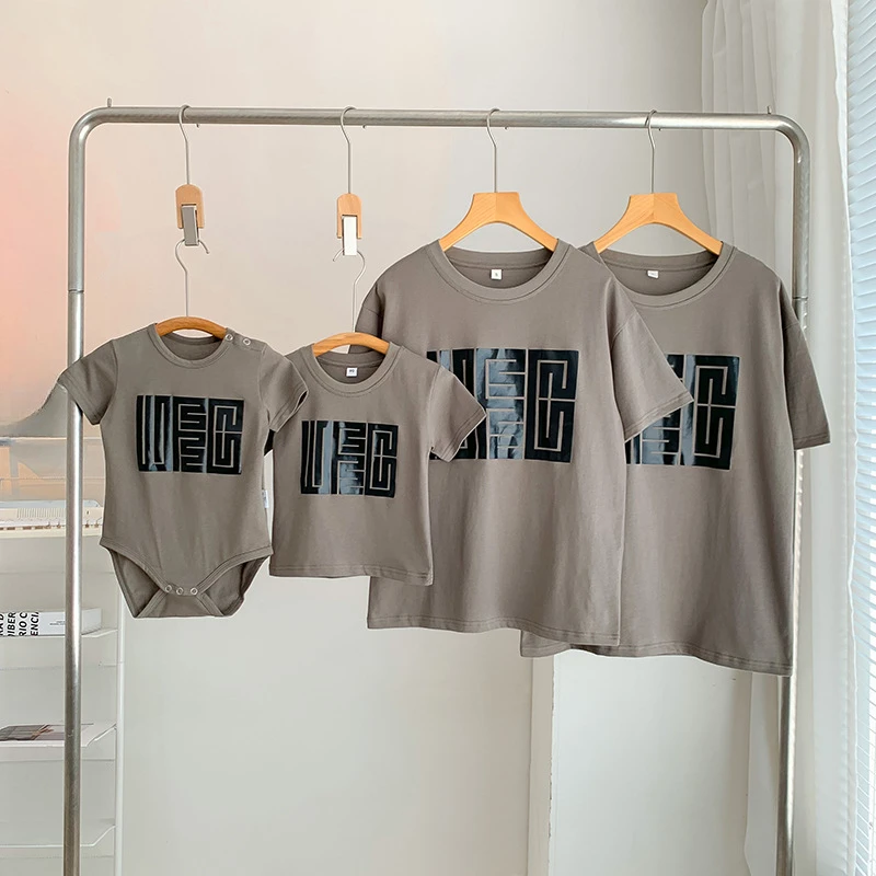 

Mom and Daughter Matching Clothes T Shirt for Whole Family Summer Clothes Dad and Son Fashion Tee Shirts Mother Father Baby Tops