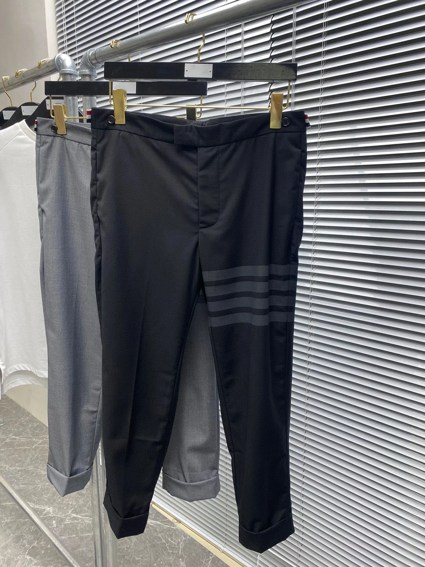 TB spring summer thin section wool non-iron four-bar nine-point men's and women's casual pants cuffs slim trousers
TB spring summer thin section wool non-iron four-bar nine-point men's and women's casual pants cuffs slim trousers