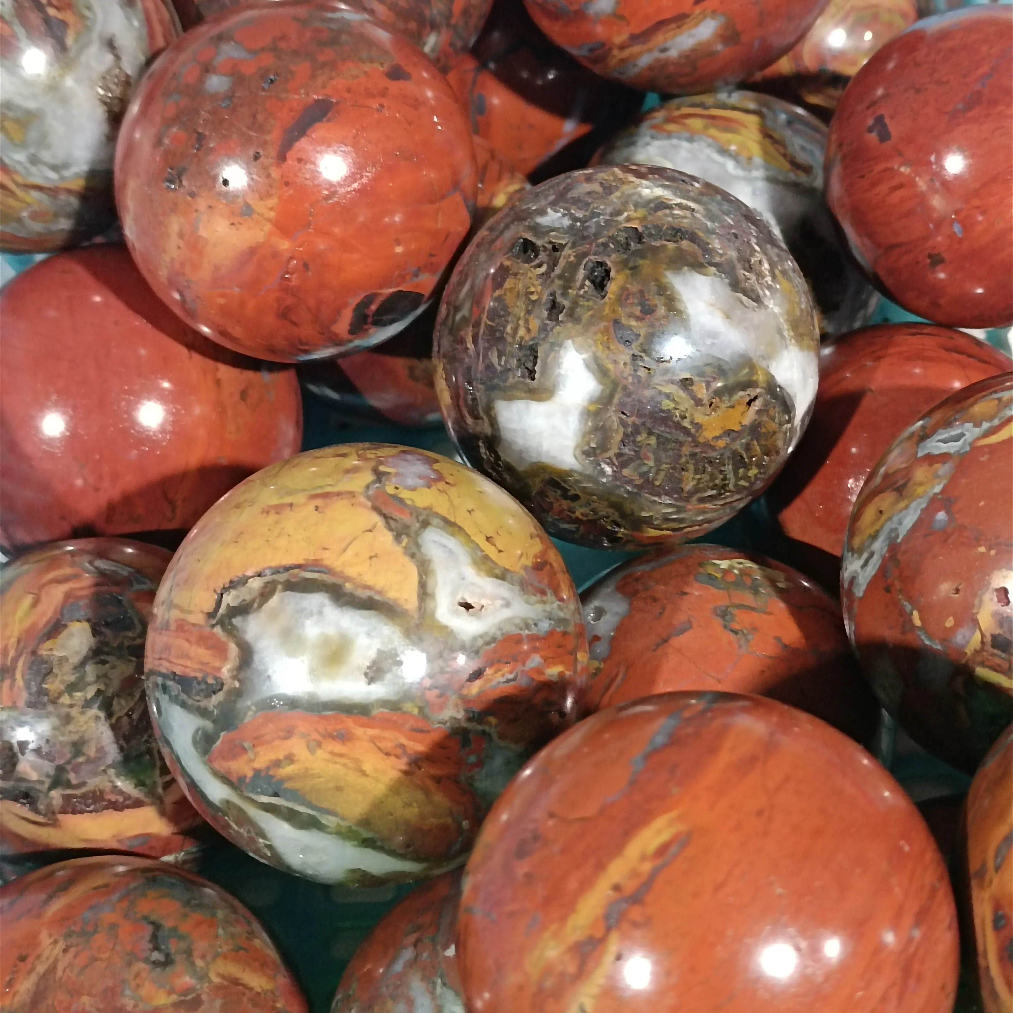 

200-300g 1pc Natural Crystals Warring States Period Red Ball Stone Quartz Sample Sphere Healing Reiki Home Decoration